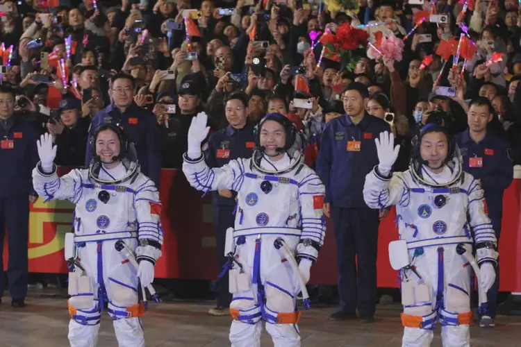 一觉醒来,圆满成功!“90后”真的上天了,“嘴角根本压不住” 第3张 一觉醒来,圆满成功!“90后”真的上天了,“嘴角根本压不住” 第3张
